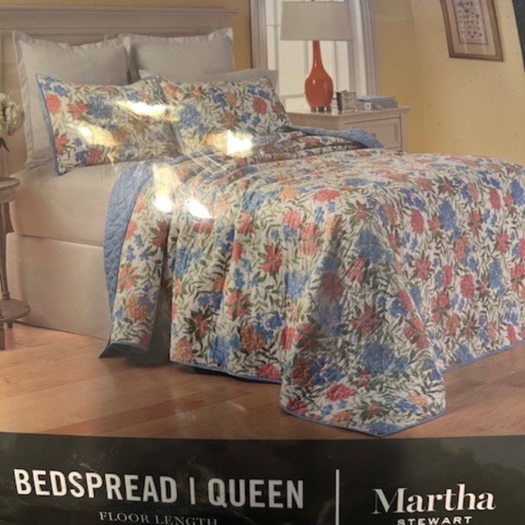 Martha Stewart Collection - Gramercy Garden Quilted Queen Bedspread - Picture 1 of 4